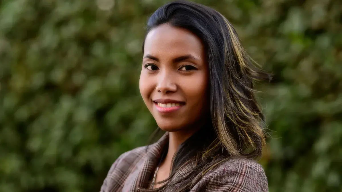 Katta dumba bilan yalangoch Anyuta